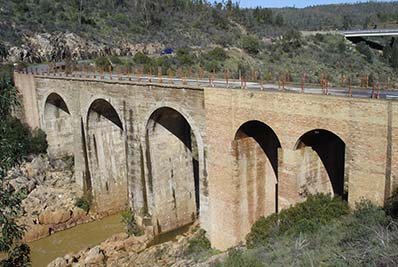 Puente de los Cinco Ojos, en Zalamea la Real, Huelva